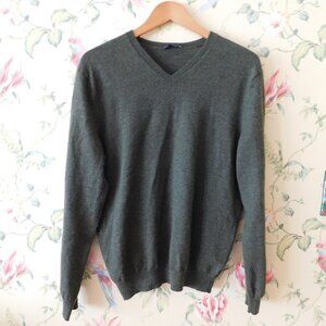 🦅  Merino V-Neck Sweater (small flaw)